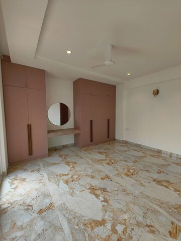 Room in 3 BHK Apartment at Benson Manor, Benson Town – for Rent