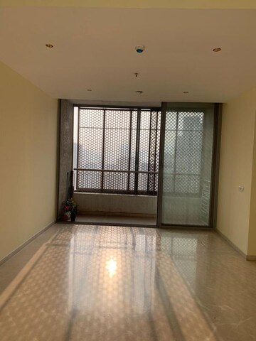 Room in 3 BHK Apartment at Piramal Vaikunth, Balkum Pada – for Rent