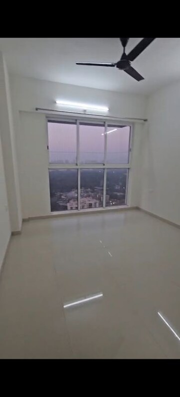 Room in 3 BHK Apartment at Lodha Amara Tower 49 and 50, Kolshet Road – for Rent