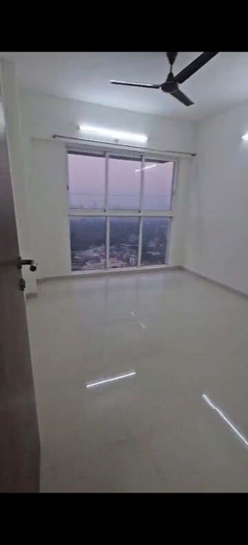 Room in 3 BHK Apartment at Lodha Amara Tower 49 and 50, Kolshet Road – for Rent