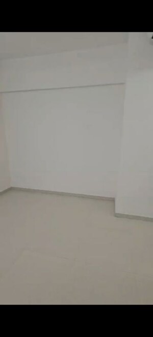 Room in 3 BHK Apartment at Lodha Amara Tower 49 and 50, Kolshet Road – for Rent