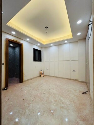 Room in 3 BHK Builder Floor at Anant Raj Ashok Estate, Sector 63a – for Sale