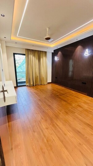 Bedroom in 3 BHK Builder Floor at BPTP Green Oaks, Sector 70a – for Sale