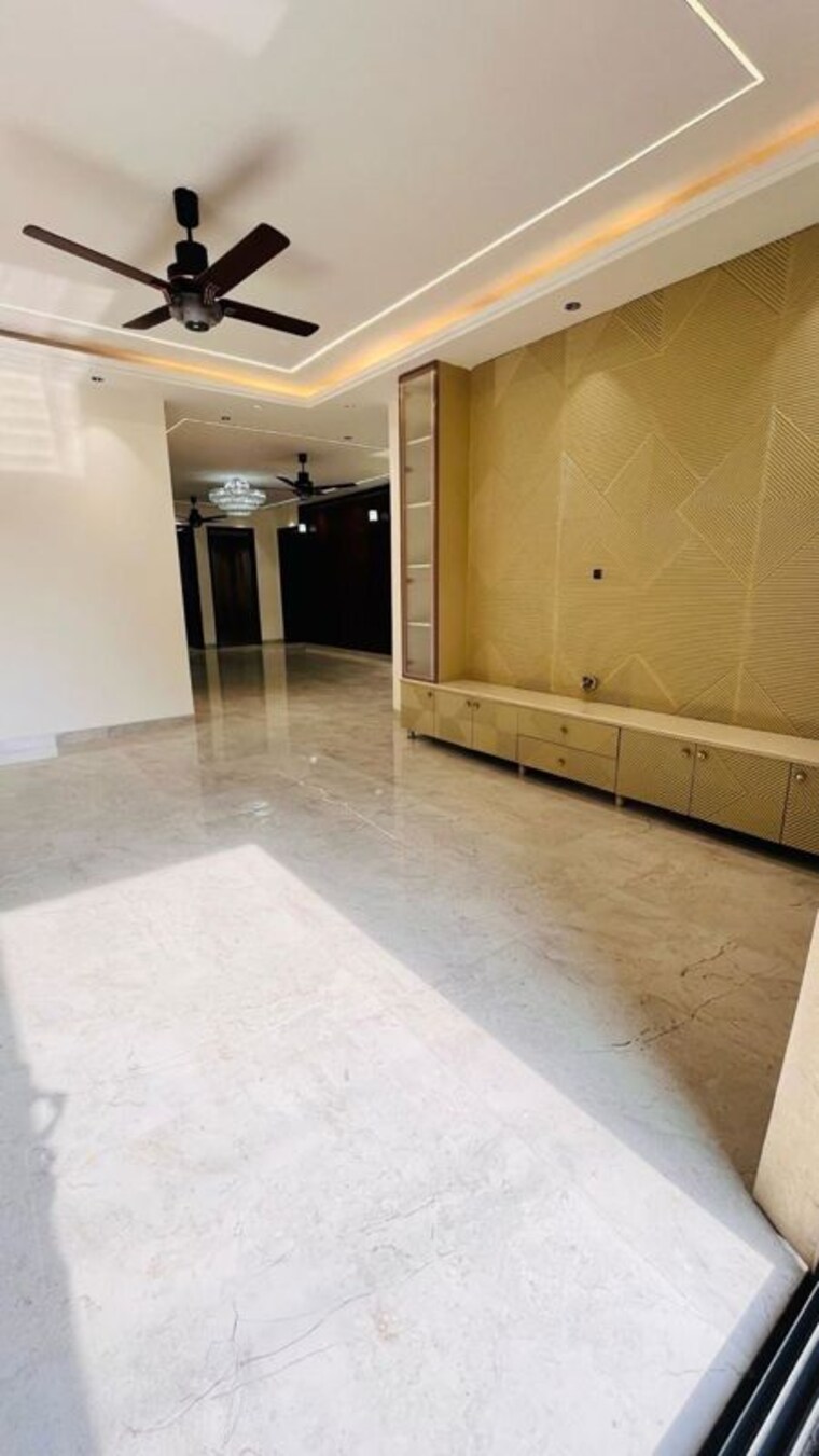 Room, bptp-green-oaks 3 Bedroom 180 Sq.Yd. Builder Floor In Sector 70a Gurgaon 9904278