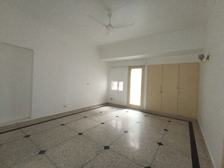 Room, greater kailash i 4 Bedroom 500 Sq.Yd. Builder Floor In Greater Kailash I Delhi 9901493