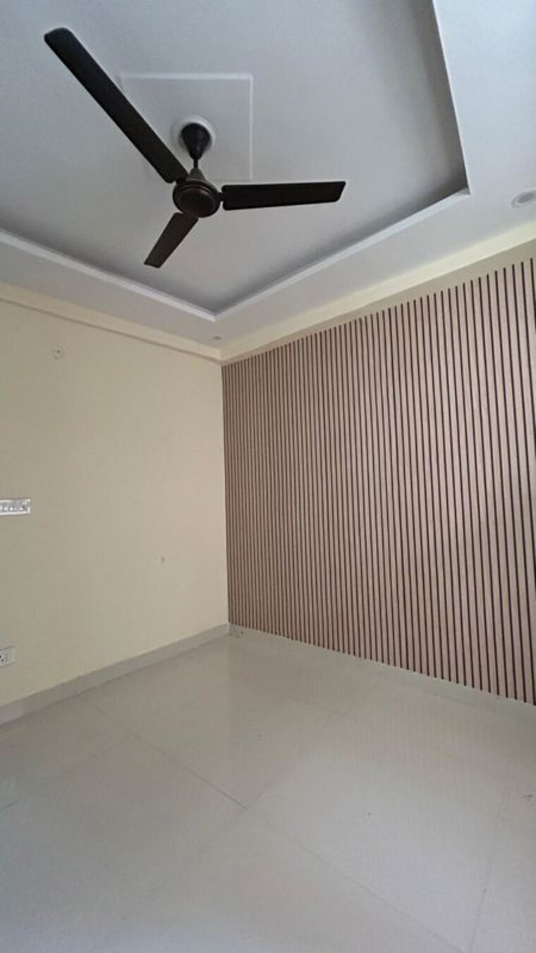 Room, sector 56 3.5 Bedroom 4280 Sq.Ft. Independent House In Sector 56 Noida 9904368