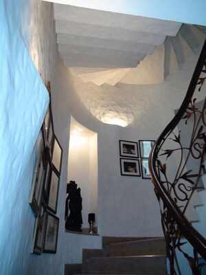 Building Lobby in 6 BHK Independent House at Chanakyapuri – for Rent