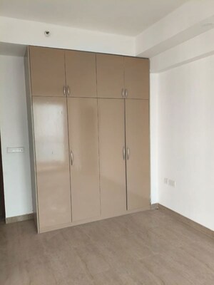 Room in 2 BHK Apartment at Mahagun Moderne, Sector 78 – for Rent