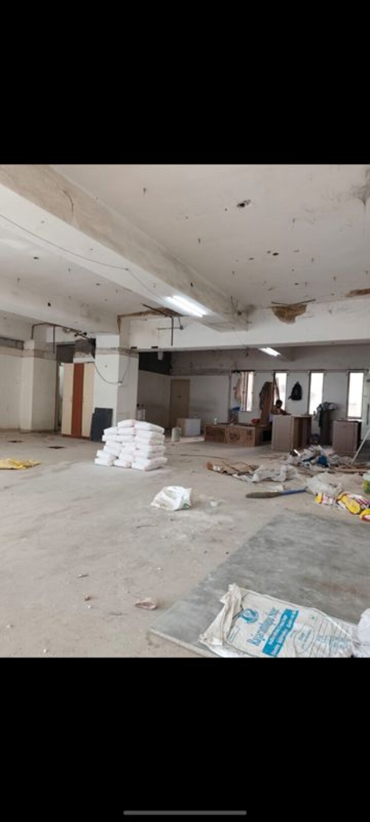  Parking, oasis-chs-borivali Commercial Showroom 2400 Sq.Ft. In Borivali West Mumbai 9904394