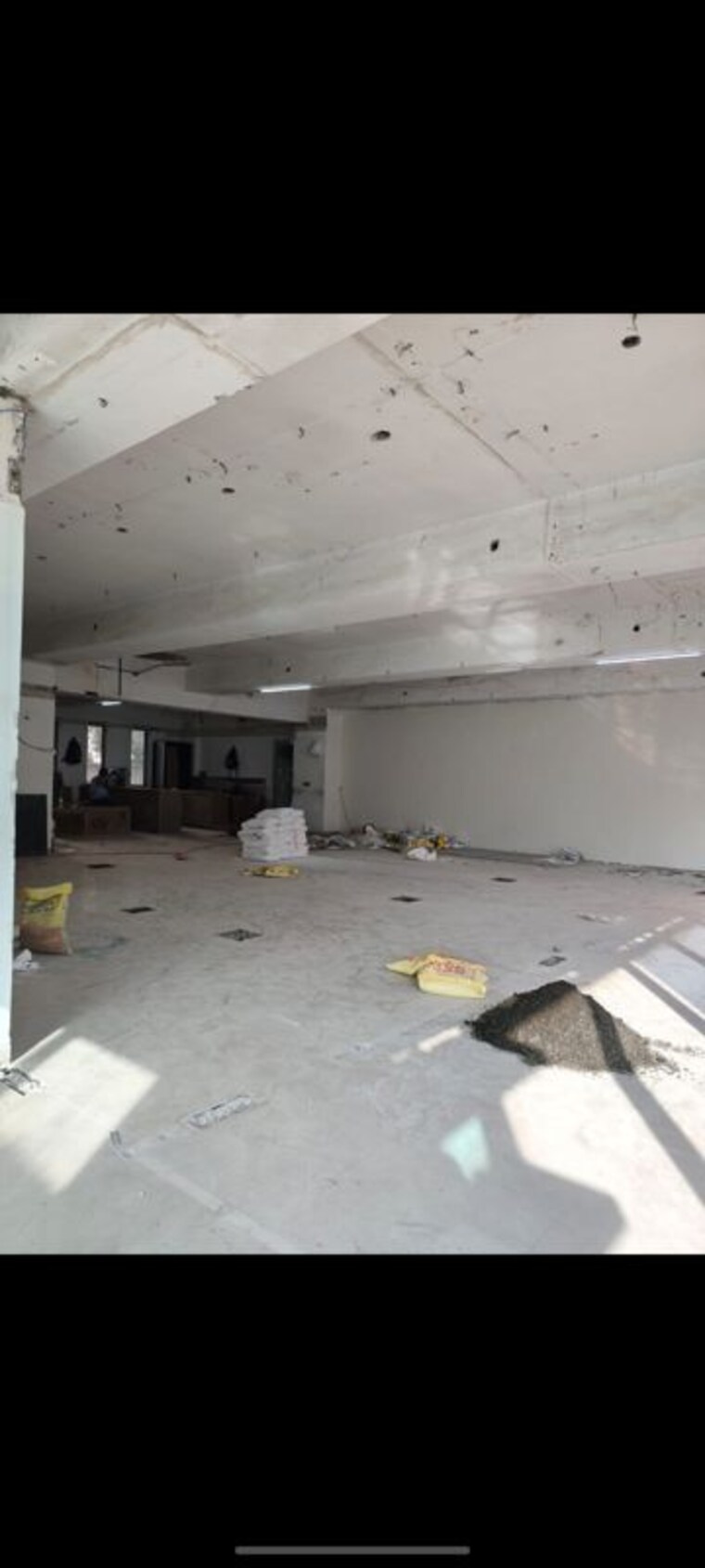  Parking, oasis-chs-borivali Commercial Showroom 2400 Sq.Ft. In Borivali West Mumbai 9904394