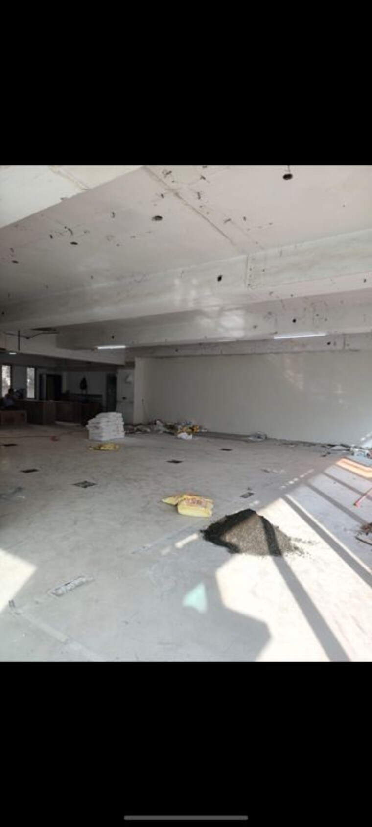  Parking, oasis-chs-borivali Commercial Showroom 2400 Sq.Ft. In Borivali West Mumbai 9904394