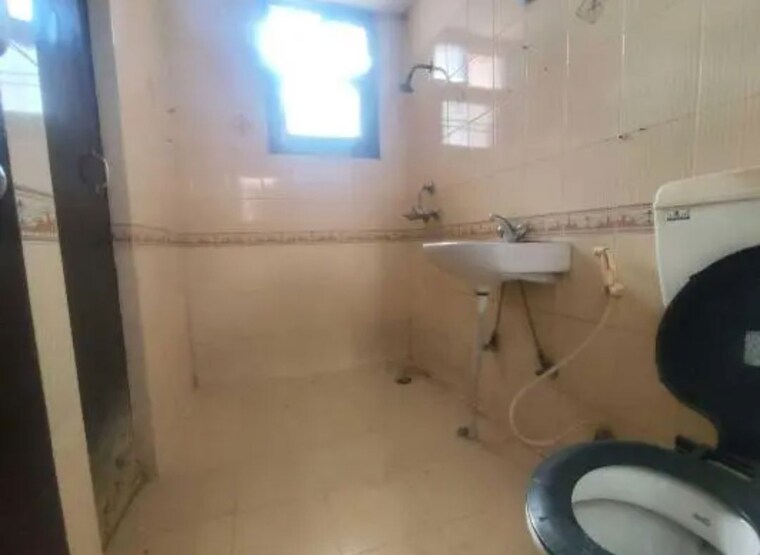 Bathroom, srs-residency 2 Bedroom 1304 Sq.Ft. Apartment In Sector 88 Faridabad 9904412