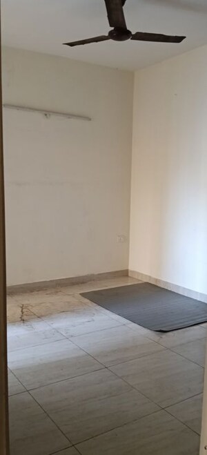 Room in 2 BHK Apartment at JKG Palm Resort, Raj Nagar Extension – for Rent