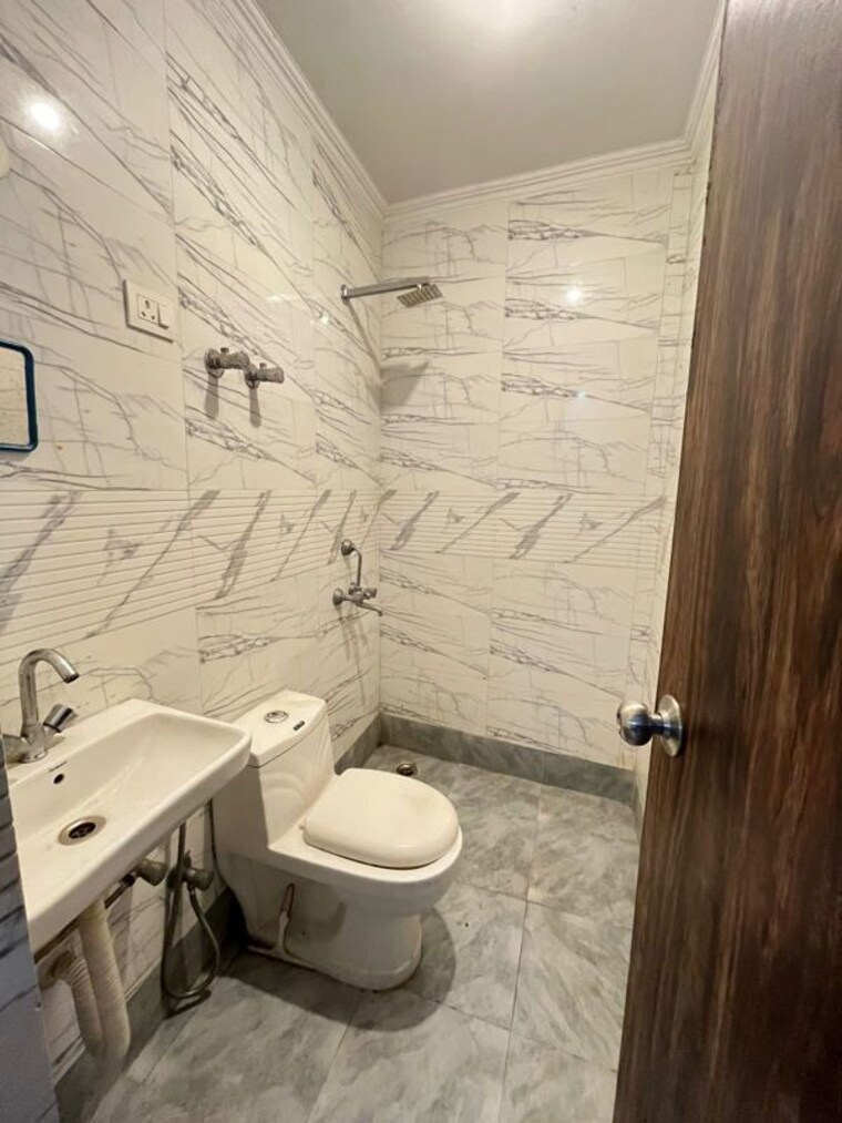 Bathroom, neb sarai 2 Bedroom 850 Sq.Ft. Builder Floor In Neb Sarai Delhi 9904435