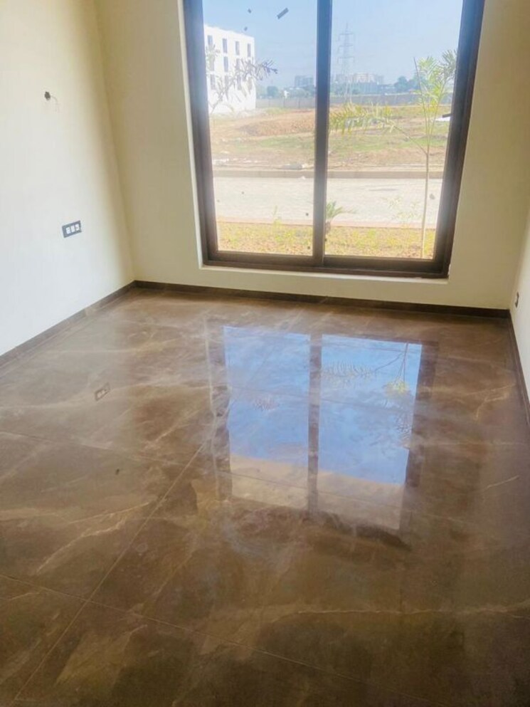 Room, international airport road 5 Bedroom 4050 Sq.Ft. Villa In International Airport Road Zirakpur 9904438