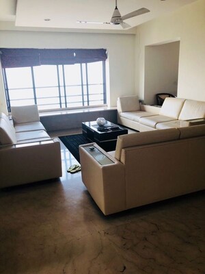 Living Room in 4 BHK Apartment at Vastu Bandra Apartment, Bandra West – for Sale