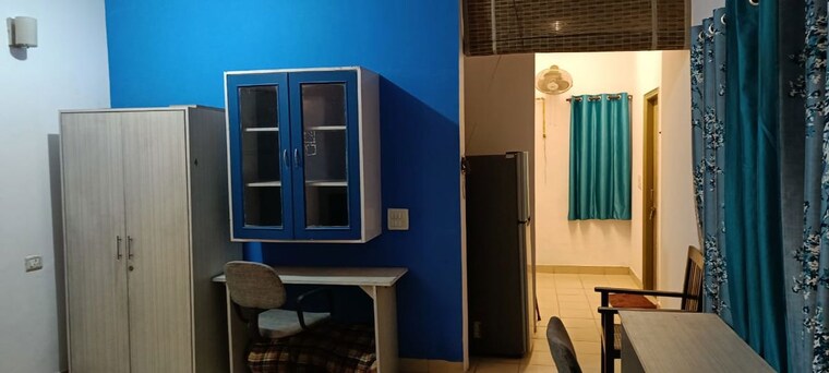 Living Room, rail-vihar-sector-30 1 RK 600 Sq.Ft. Apartment In Sector 30 Noida 9904484