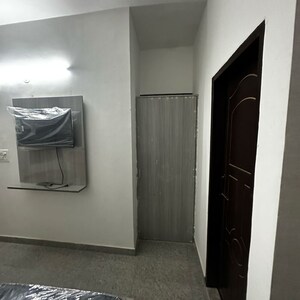 Building Lobby in 1 RK Builder Floor at Sector 52 – for Rent