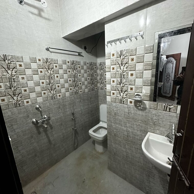  Parking, sector 52 1 RK 600 Sq.Ft. Builder Floor In Sector 52 Gurgaon 9904507