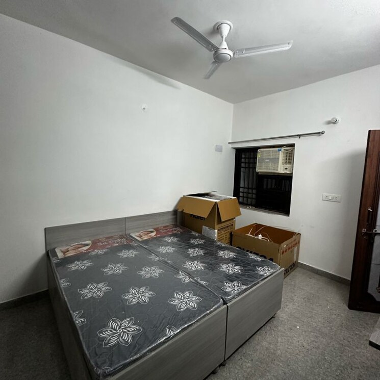 Bedroom, sector 52 1 RK 600 Sq.Ft. Builder Floor In Sector 52 Gurgaon 9904507