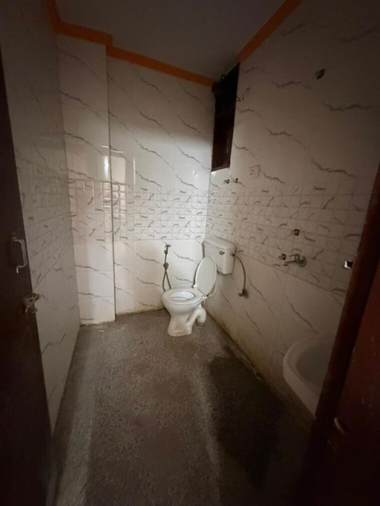 Bathroom, paryavaran complex 1 RK 200 Sq.Ft. Builder Floor In Paryavaran Complex Delhi 9904511