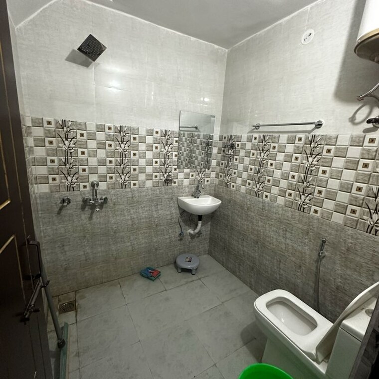Bathroom, sector 52 2 Bedroom 950 Sq.Ft. Builder Floor In Sector 52 Gurgaon 9904529