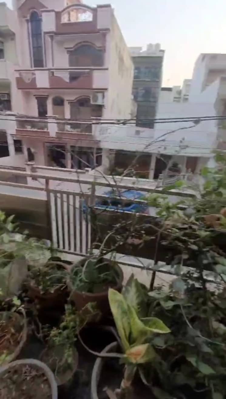 Balcony, jagriti enclave 3 Bedroom 163 Sq.Yd. Builder Floor In Jagriti Enclave Delhi 9904528