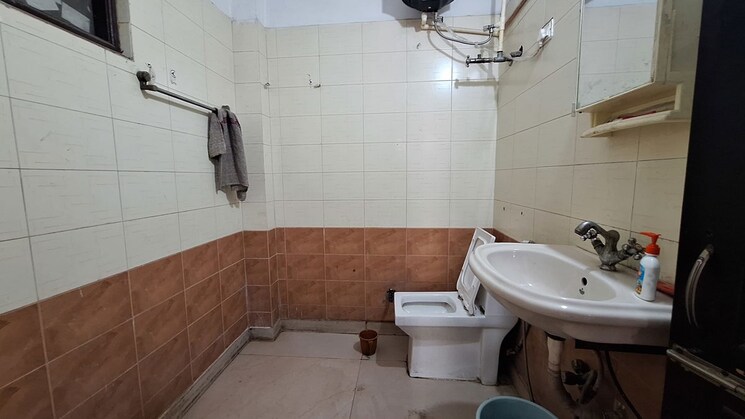 Bathroom, panchsheel vihar 2 Bedroom 1000 Sq.Ft. Builder Floor In Panchsheel Vihar Delhi 9904543