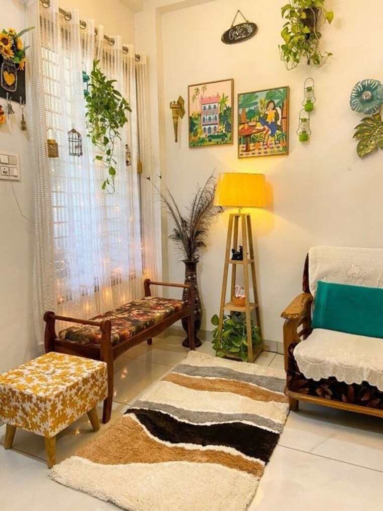 Room, vineet khand Pg For Girls In Vineet Khand 9904581