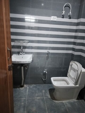 Bathroom in 1 BHK Apartment at Sarita Vihar – for Rent