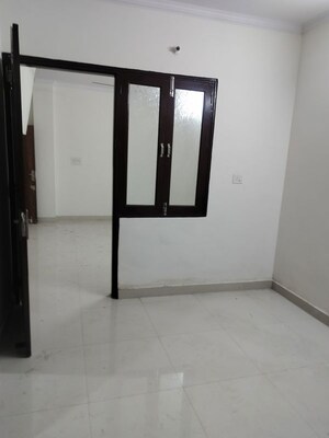 Room in 1 BHK Apartment at Sarita Vihar – for Rent