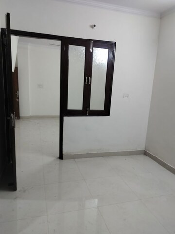 Room in 1 BHK Apartment at Sarita Vihar – for Rent