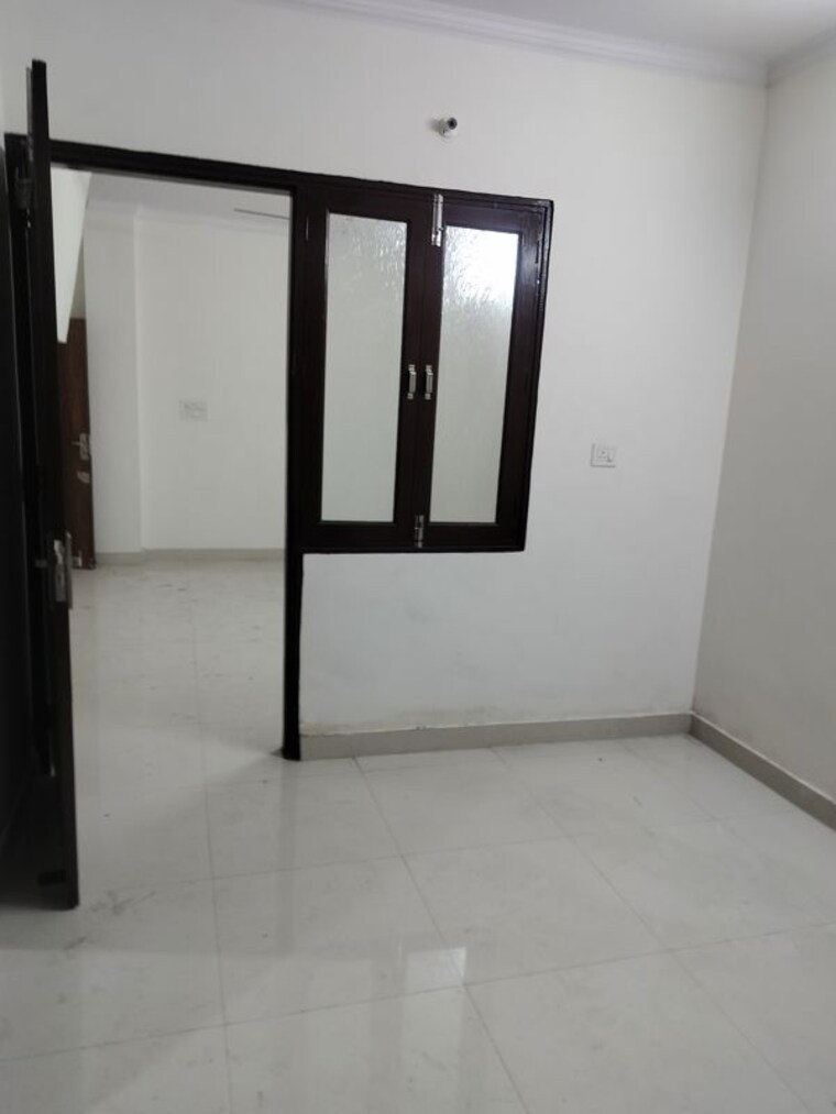 Room, sarita vihar 1 Bedroom 450 Sq.Ft. Apartment In Sarita Vihar Delhi 9904586