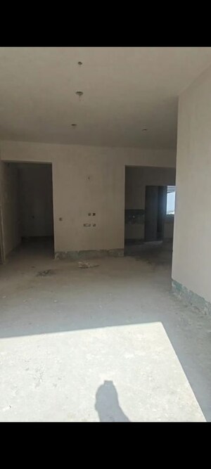 Room in 3 BHK Apartment at Irish Platinum, Sector 10 Greater Noida – for Sale
