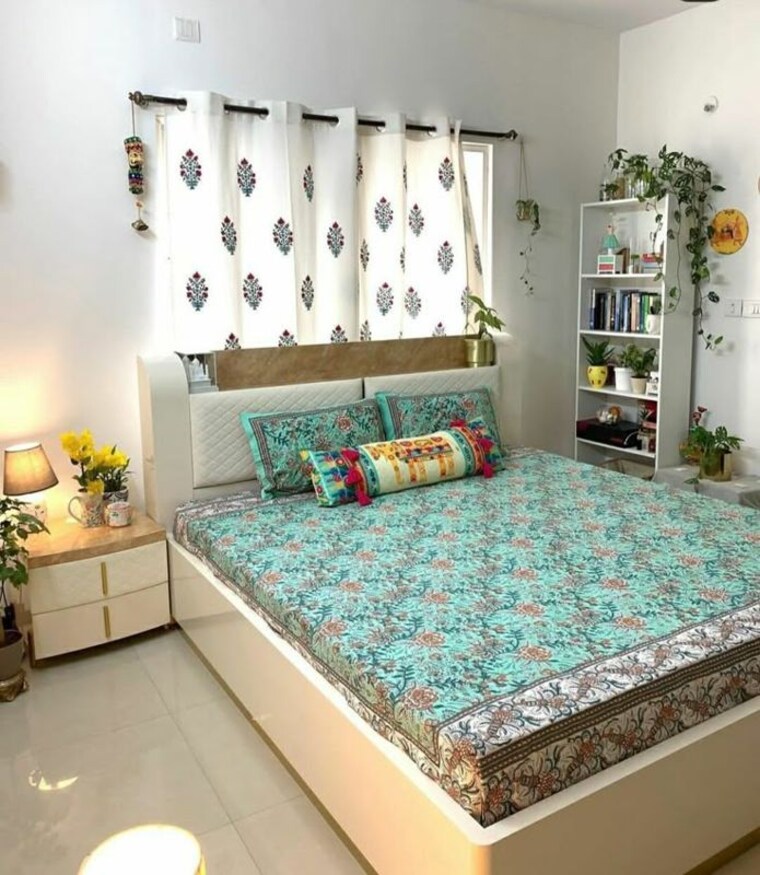 Room, vibhuti khand Pg For Girls In Vibhuti Khand 9904595