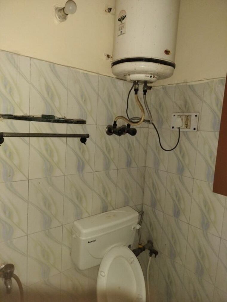 Bathroom, sarita vihar 1 Bedroom 450 Sq.Ft. Apartment In Sarita Vihar Delhi 9904600