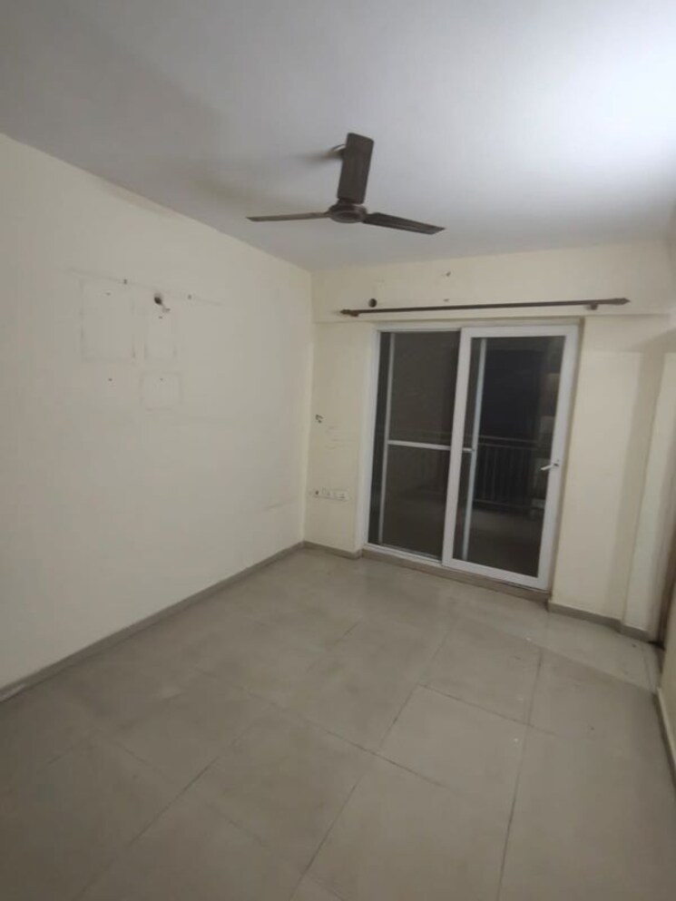 Room, sam-palm-olympia-phase-ii 3 Bedroom 1337 Sq.Ft. Apartment In Sector 16c Greater Noida Greater Noida 9885923