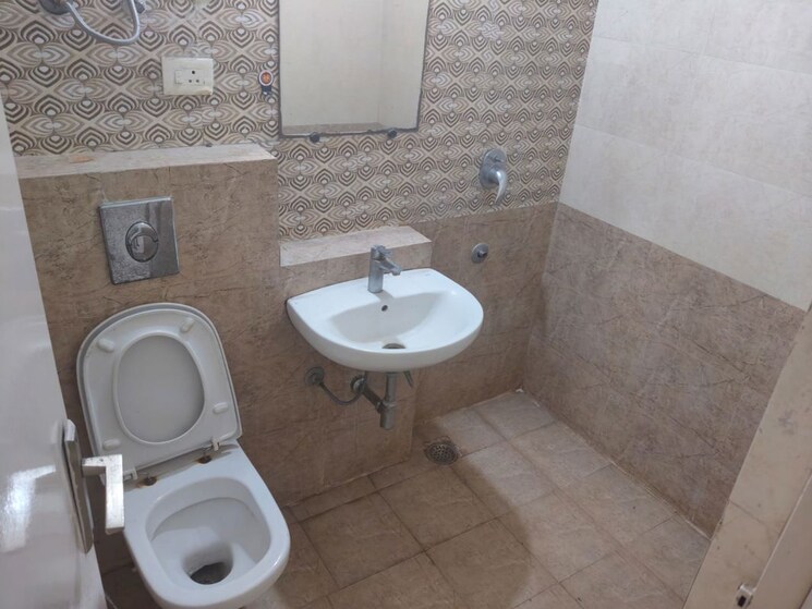 Bathroom, sam-palm-olympia-phase-ii 3 Bedroom 1337 Sq.Ft. Apartment In Sector 16c Greater Noida Greater Noida 9885923