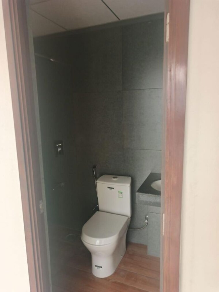 Bathroom, kalpataru-paramount 2 Bedroom 1054 Sq.Ft. Apartment In Kapur Bawdi Thane 9904607