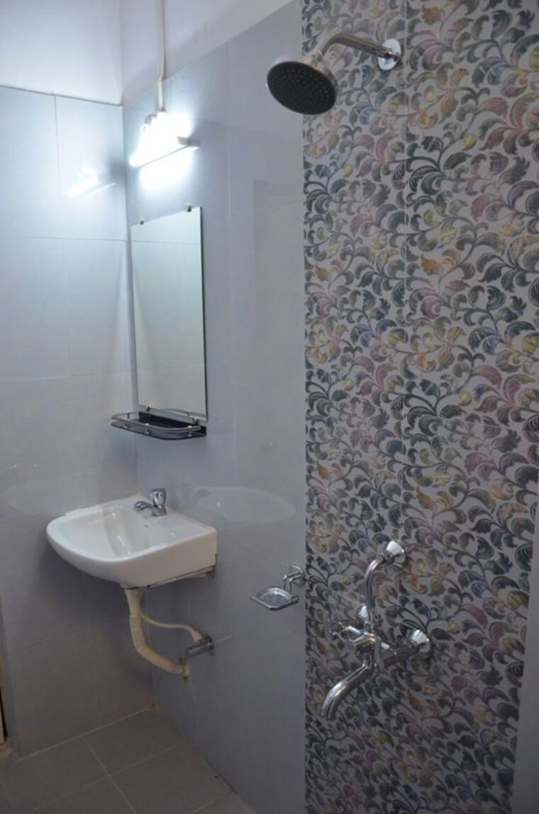 Bathroom, vibhuti khand Pg For Girls In Vibhuti Khand 9904612