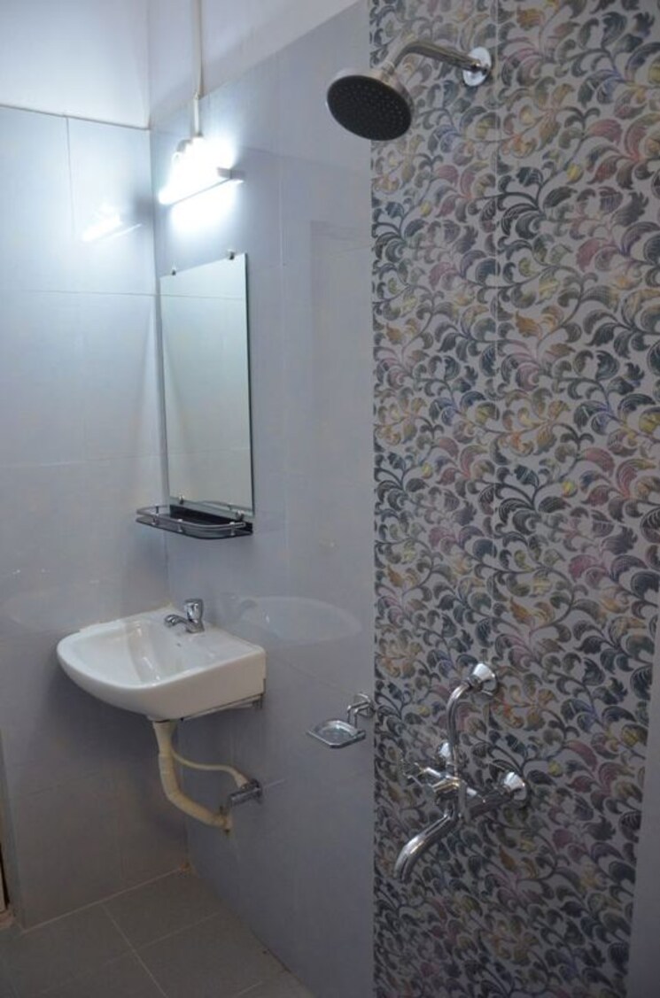 Bathroom, vineet khand Pg For Girls In Vineet Khand 9904623
