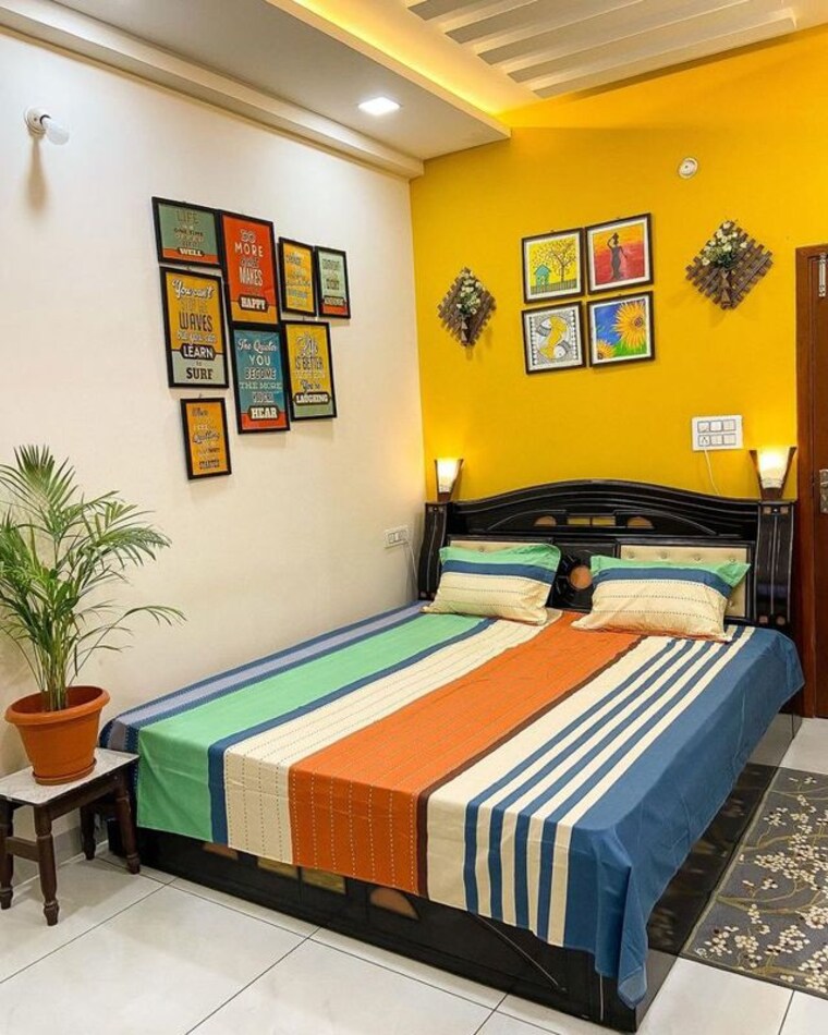 Room, vineet khand Pg For Girls In Vineet Khand 9904623