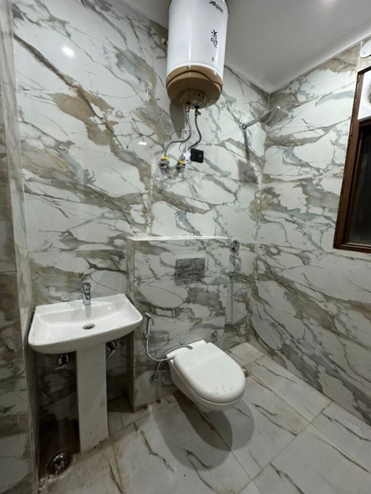Bathroom, saket 3 Bedroom 1950 Sq.Ft. Builder Floor In Saket Delhi 9904606