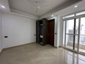 Room in 3 BHK Builder Floor at Saket – for Rent