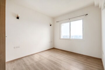 Room in 3 BHK Apartment at Vaswani Exquisite, Whitefield – for Rent