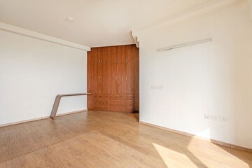 Room in 3 BHK Apartment at Vaswani Exquisite, Whitefield – for Rent