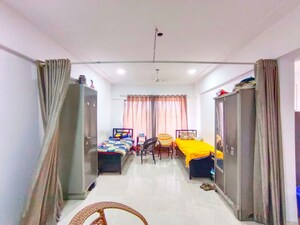 Room in 3 BHK Apartment at Malad East – for Sale