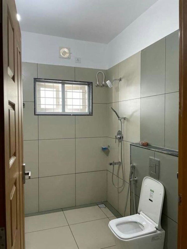 Room, vibhuti khand Pg For Girls In Vibhuti Khand 9904684