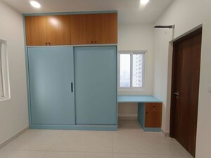 Room in 3 BHK Apartment at Prestige Beverly Hills, Kokapet – for Rent