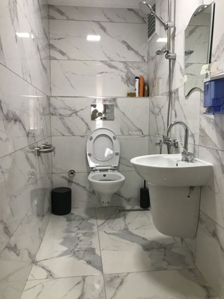 Bathroom, vibhuti khand Pg For Girls In Vibhuti Khand 9904743